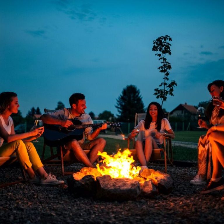 Whether you’re a nature lover, a spiritual seeker, or a family looking for a peaceful escape from city life, Devprayag offers the perfect setting.